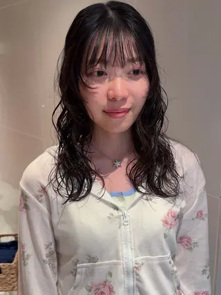 ミディアム パーマ 大橋 芽衣のヘアスタイル