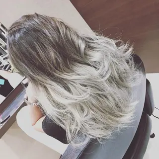 ロング カラー 浅川 実行のヘアスタイル
