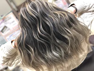 ミディアム カラー NewOpen🎉 渡部来紀のヘアスタイル