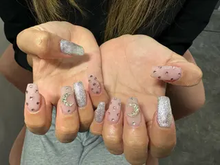 ネイル LAVISH 大和店 emi・:*+のネイルデザイン