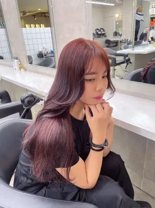 セミロング カラー 抜け感レイヤー︴ ニュアンスカラーのヘアスタイル