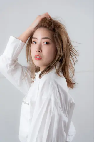 セミロング 勝沼 佑季のヘアスタイル