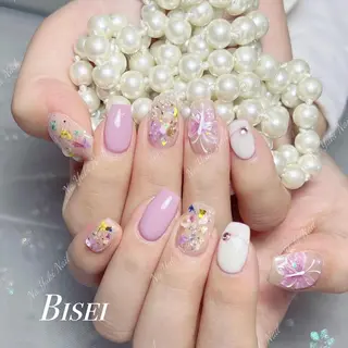 ネイル 🦋 Queenieのネイルデザイン