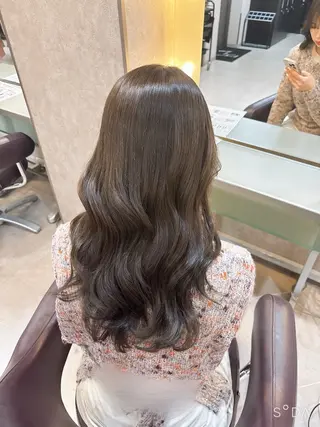 ロング カラー 浦川 まどかのヘアスタイル