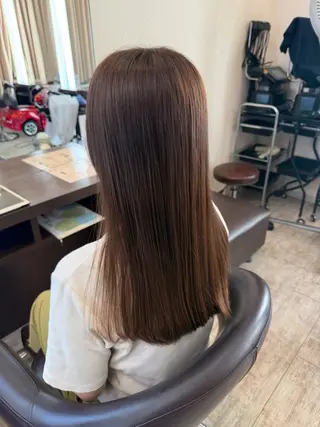セミロング カラー 今出 咲紘のヘアスタイル