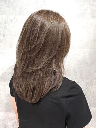 ミディアム カラー FOX 新菜のヘアスタイル