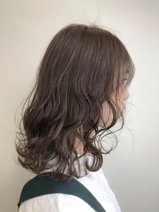 セミロング カラー 【透明感、艶髪】西村 有司のヘアスタイル
