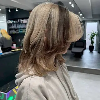 カラー Yoshiいろあそび 八王子/ハイトーンのヘアスタイル