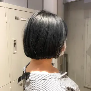 ショート カラー ハイトーン×レイヤー カットTAKUMIのヘアスタイル