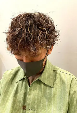 ミディアム パーマ メンズ 似合う髪型見つけます AYAKAのヘアスタイル