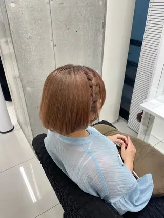 ショート カラー yuzuna ハイトーン 天神のヘアスタイル