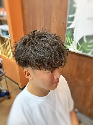 ショート パーマ メンズ 三谷 天兵のヘアスタイル