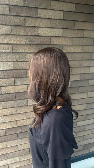 ロング カラー 井上 晴菜のヘアスタイル