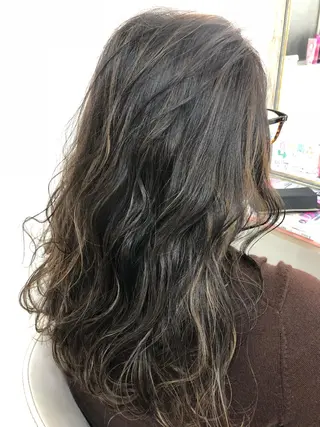 セミロング カラー 髪質改善 中川 翔のヘアスタイル
