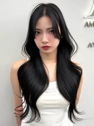 セミロング 割れない顔まわり× 小顔補正レイヤー難波のヘアスタイル