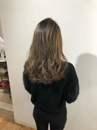 ロング カラー ブリーチ特化 梅田本多翔のヘアスタイル
