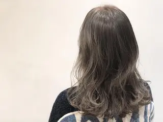 セミロング カラー ヘアアレンジ いしだ みさきのヘアスタイル