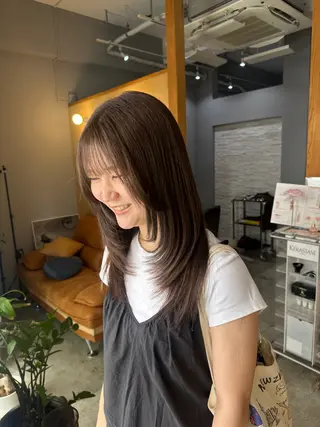 ミディアム miloc MOMOKAのヘアスタイル