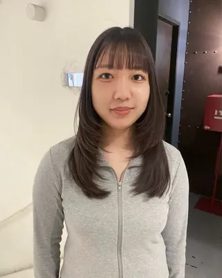 ロング カラー アオイ🩵レイヤー /柔らかカラーのヘアスタイル