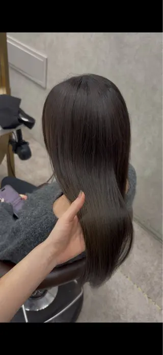 ロング カラー みのりハイトーン デザインカラーのヘアスタイル