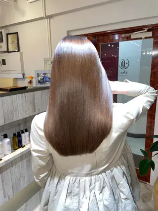 セミロング カラー she2.新宿 Shotoのヘアスタイル