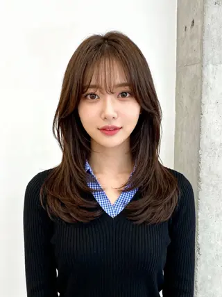 ミディアム カラー 韓国レイヤーカット 🫧大阪梅田レイヤーのヘアスタイル