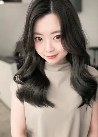 セミロング ，comma rinka💖✨のヘアスタイル