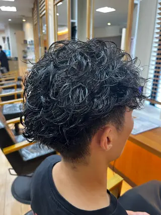 パーマ メンズ 本田 誠也のヘアスタイル