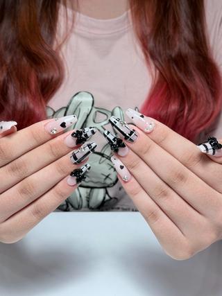 ロング Miyabie' Nail Salonのネイルデザイン