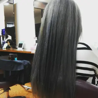 カラー ライブトレア YOSHIKIのヘアスタイル