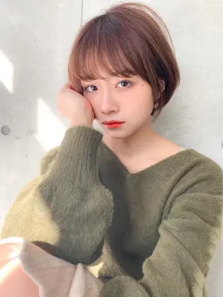 ショート ハイトーン×レイヤー カットTAKUMIのヘアスタイル
