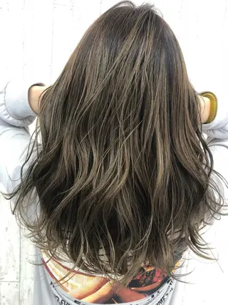 ロング カラー Kaede .のヘアスタイル