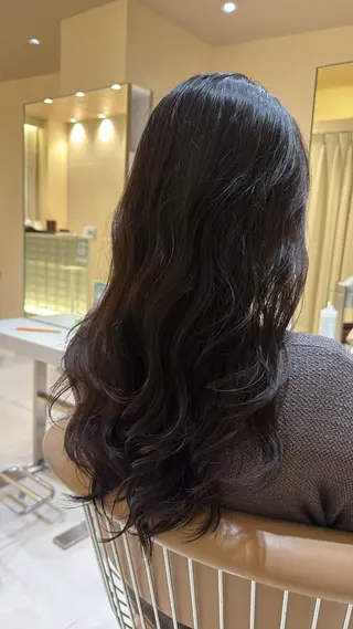 ロング パーマ 阪上 沙織のヘアスタイル