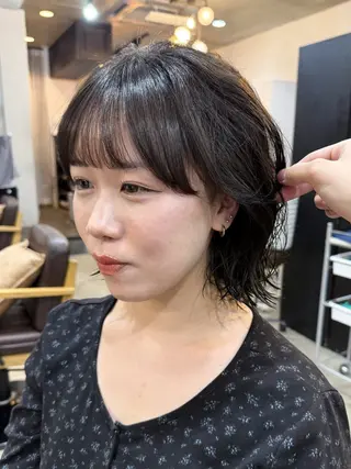 ミディアム カラー 三條 朋香のヘアスタイル