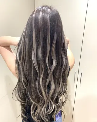 ロング カラー ハイトーン得意😍 Lumiereのヘアスタイル