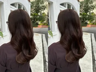 ロング SAKI⭐️ブリーチ ・艶カラー⭐️のヘアスタイル