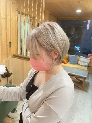 ショート ハイトーン belle ナホのヘアスタイル
