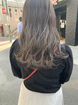 セミロング カラー ハイトーンボブ 前田 表参道　グレージュのヘアスタイル
