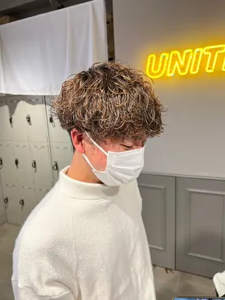 ショート カラー パーマ メンズ メンズパーマ特化 TAIGAのヘアスタイル