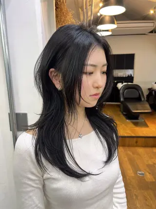 ロング カラー Airi 韓国y2k ハイレイヤーのヘアスタイル