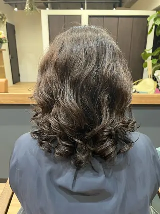 ミディアム パーマ 小松 真唯子のヘアスタイル