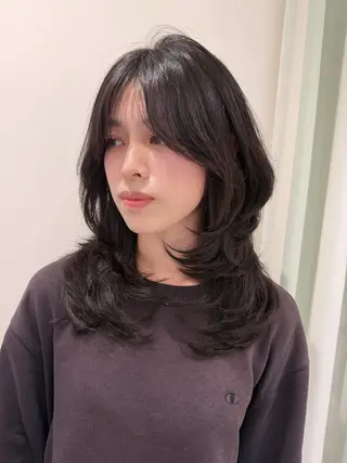 ミディアム 小顔レイヤー/ ベージュ🤍Rieのヘアスタイル