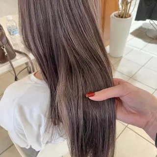 カラー 💫レイヤーカット 💫ブリーチ💫サキのヘアスタイル