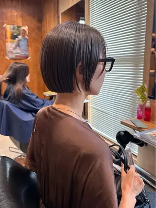 ショート 似合わせカット / 地毛風ストレートのヘアスタイル