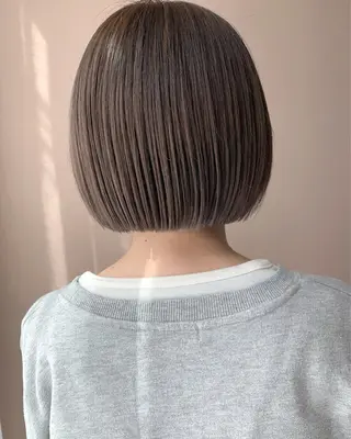 ショート カラー hubhair レイヤー/透明感のヘアスタイル