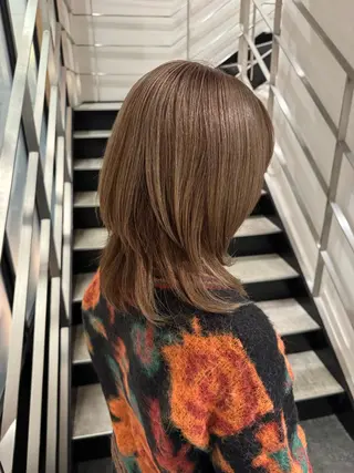 ミディアム カラー miu (ミユ)のヘアスタイル