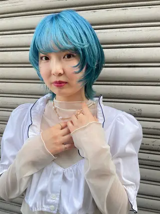 ショート ウラベヨシカ 似合わせカットカラーのヘアスタイル