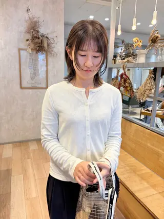 ミディアム カラー 吉原 由菜のヘアスタイル