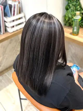 セミロング カラー 縮毛矯正／ハイライト 💙mai🐈のヘアスタイル