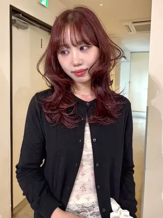 ミディアム カラー mizuki/ピンク ベージュ.レイヤーのヘアスタイル